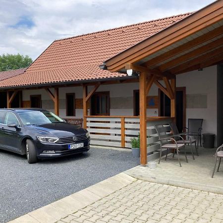Toronyi Vendeghaz Hotel Екстериор снимка