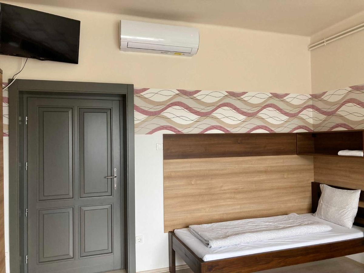 Toronyi Vendeghaz Hotel Екстериор снимка