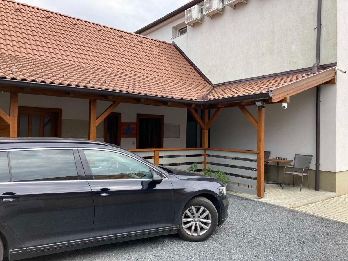 Toronyi Vendeghaz Hotel Екстериор снимка